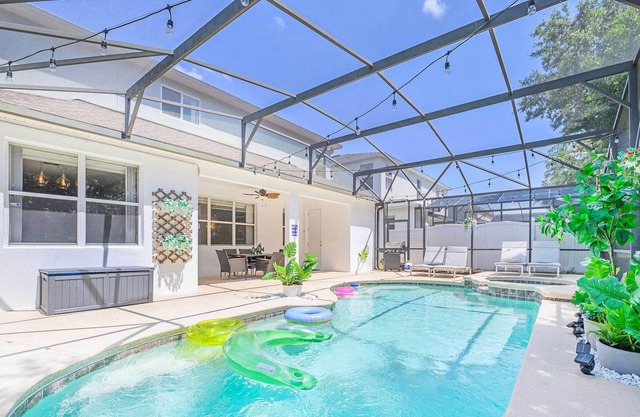 Near Disney - 5BR Home - Pool, Hot Tub, & Games!