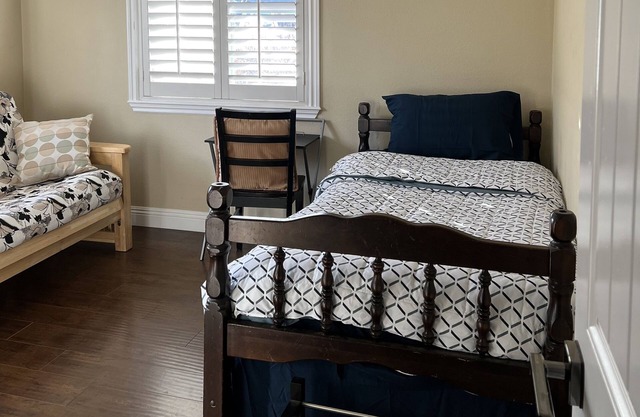 Near Disney & Knott’s