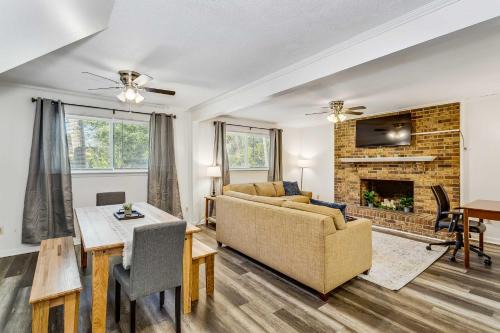 Near Downtown Beach Main House - Woodland Escape