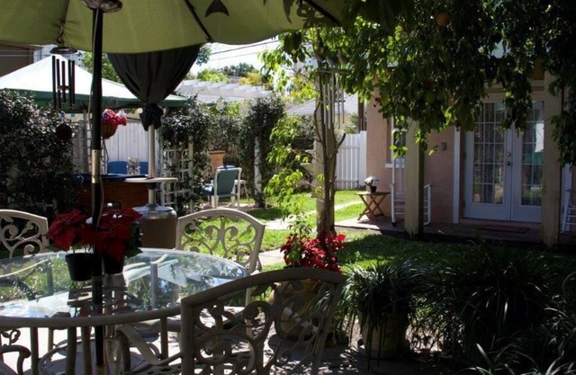Cerca del centro-Carriage House ubicado en un jardín secreto, perfecto para una pareja