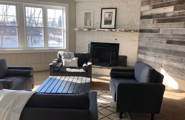 ¡Cerca de Fontana, renueva tu espíritu en el Angel Loft! Encanto, estilo cabaña Apt.