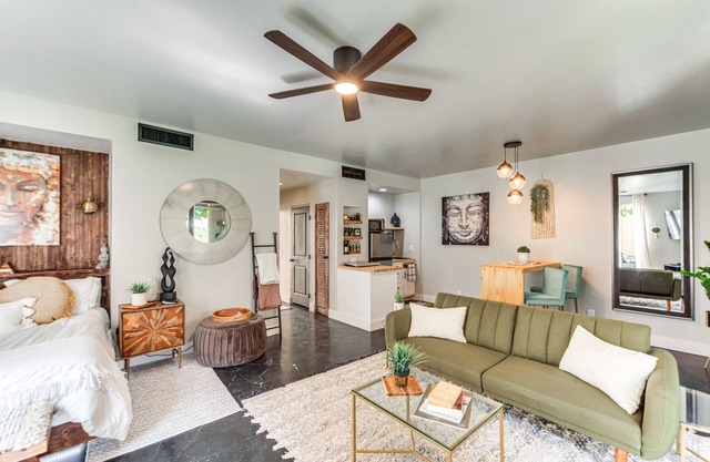 Near Golf: Indian Wells Studio w/ Pool Access