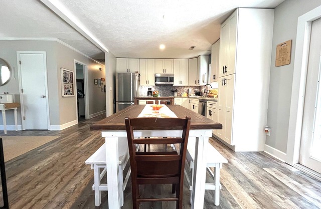 Near ILM Family Gathering Home, Sleeps up to 8, host up to 12. Your Holiday spot