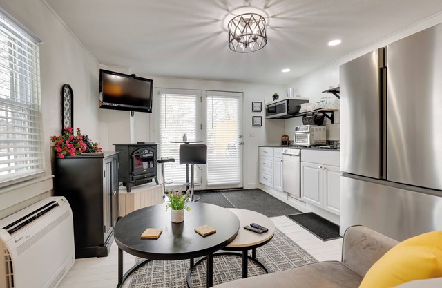 Near Keuka Lake: Walkable Paradise!