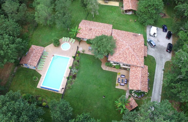 A proximidad de la espaciosa villa mar para 24 personas con piscina climatizada