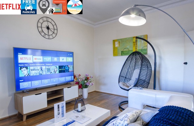 Wi-Fi, 4K Curve TV, Netflix, Tren, Cama eléctrica, Estacionamiento, Tren, Playa