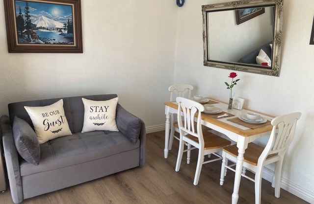 Nena's Home Adventure! Guesthouse in Whittier. California