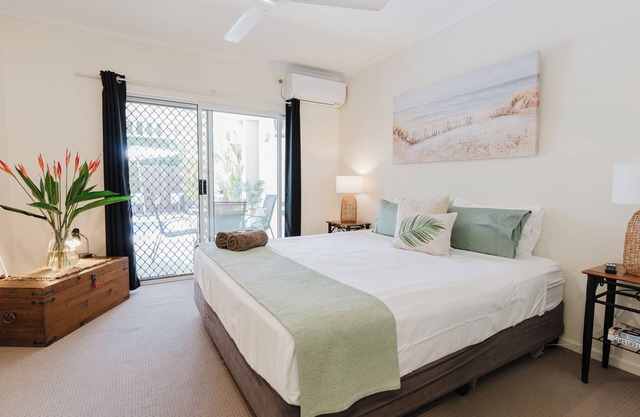 Escape to your private tropical oasis! 2 bedroom/2 bathroom, private pool!🌴