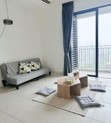 Netflix - City View Pano Studio with Skypool, Free parking and 5 mins to MRT