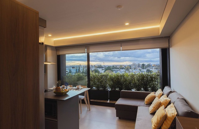 New 1BR City View w/ Gym, Coworking & Rooftop