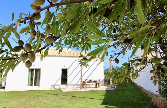 New 2 Bedroom House With Garden and Shared Pool