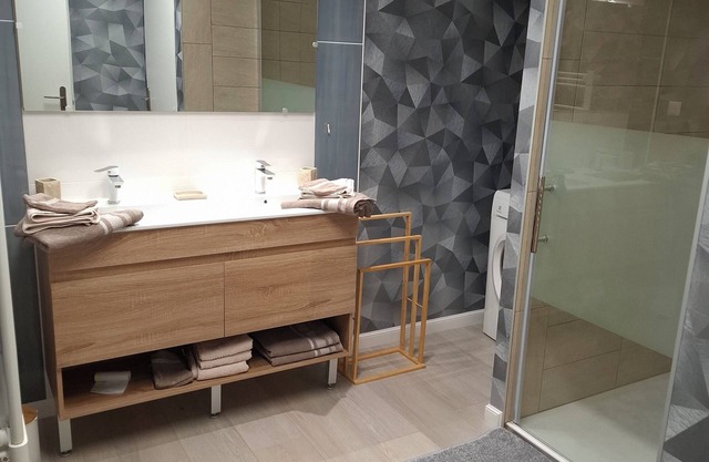 NEW 70m2 fully-equipped apartment in quiet neighborhood