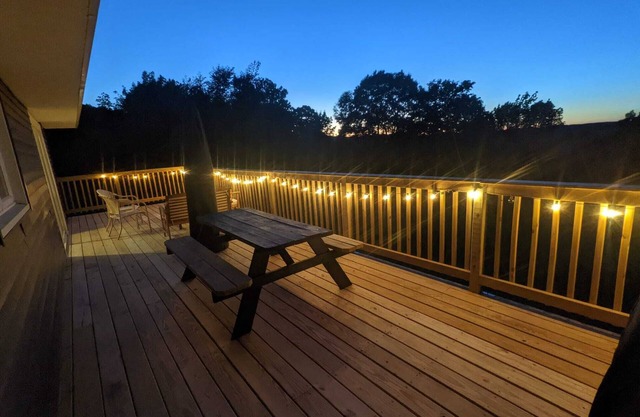 NEW 8 sleeper w/ GAMES ROOM, 2 living spaces