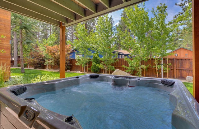 NEW! AC, Hot Tub, Grill, Newly Built, Open Floor Plan, Wifi, 3 of 6 – Emerald Bay Oasis