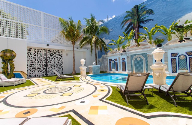 Nueva Villa Versace
