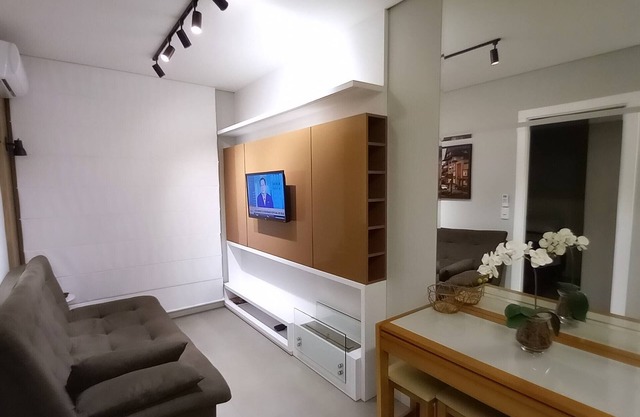 New apartment, 4 minutes from the center by car / for 4 people Split air Wi-Fi, covered box