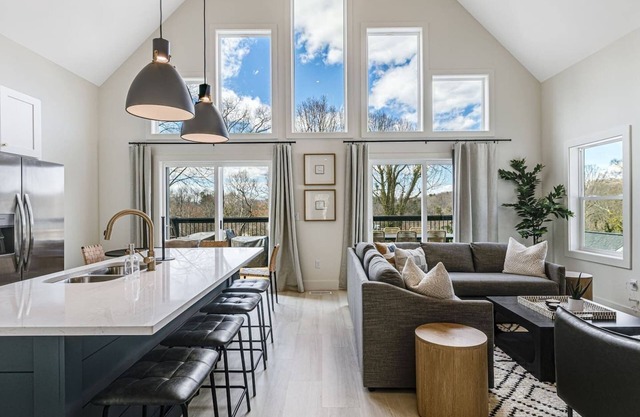 New Beautiful Home w/ Mtn Views, 2 Decks & Walk to Biltmore Village!