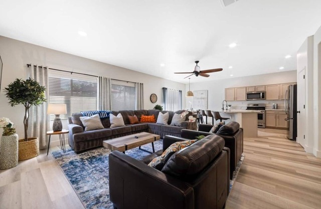 NEW-Big Family Home-Hot Tub-Fire Pit-Swingset