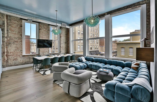 NEW Bourbon Trail Luxury Loft in Downtown Frankfort / 5 BR + 5 Bath / Sleeps 10