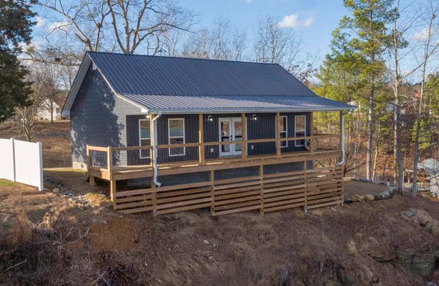 New build on Smith Lake Cullman County Side,Boat Dock and all furnishings.
