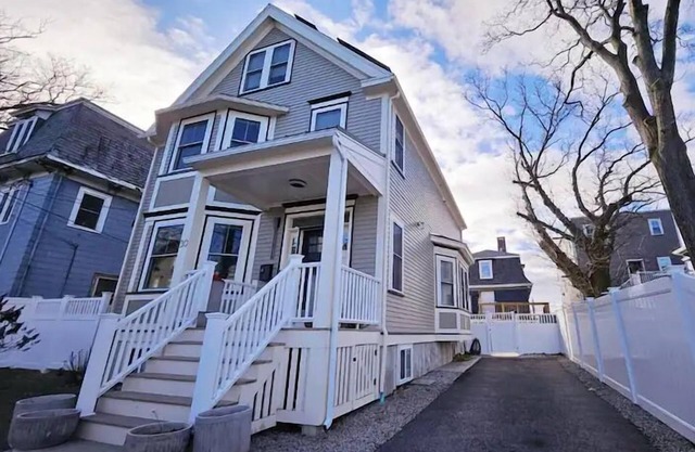 New Built XL Modern House Near Tenean Beach,UMass Boston,Highway. With EVCharger