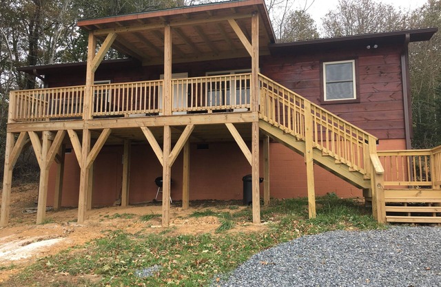 ¡Nuevo listado! en 12 acres con jacuzzi ¡Justo al lado de Blue Ridge Pkwy! Dicha pastoral