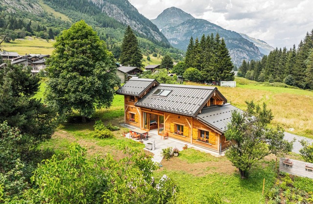 New "Chalet des Plans" Mountain view! At the foot of the slopes, terrace, garden.