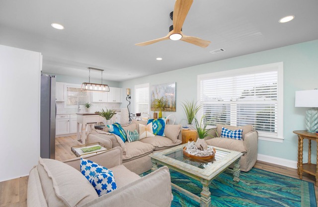 NEW! Charming and quiet 1 bedroom apt. 0.6 miles from St. Simons Island Beach!