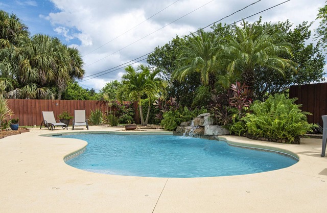 NEW-Coastal, pool home and space for your boat & RV