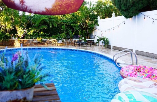 * NUEVA CONSTRUCCIÓN * Sun Splashed 2b King bed w / pool by LAX