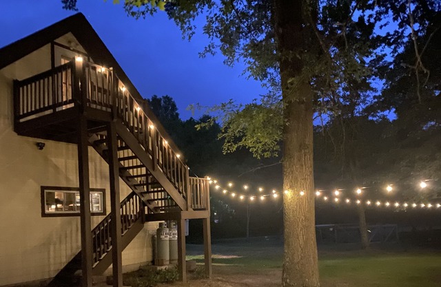 *NEW* Cozy Apt With Large Outdoor Space, Sleeps 4, Close to Hiking And Wineries