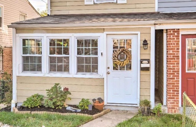 New!! Cozy Chateau in NE DC - 6 Miles to Monuments!