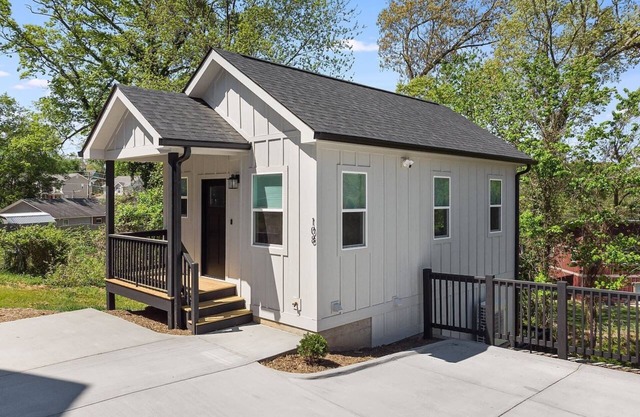 New Designer 1-bed Home by Biltmore Village