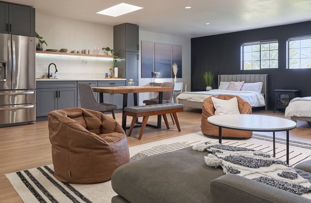 NEW! Dog Friendly Spacious Modern Guesthouse Renovated in Late 2022