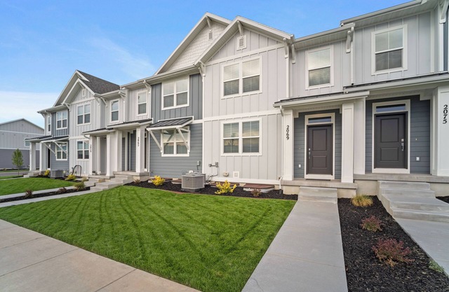 New Heber Townhouse + views + 2 car garage + washer + dryer