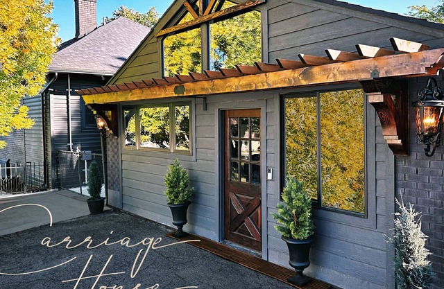 NEW Historic Carriage House w/ Hot Tub, quiet chalet near downtown SLC