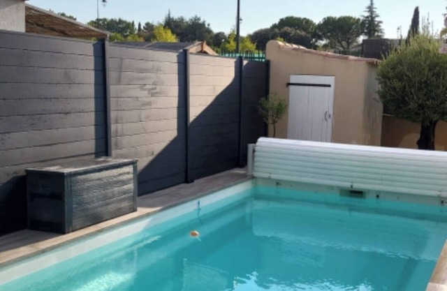 New house with pool at the foot of the Luberon