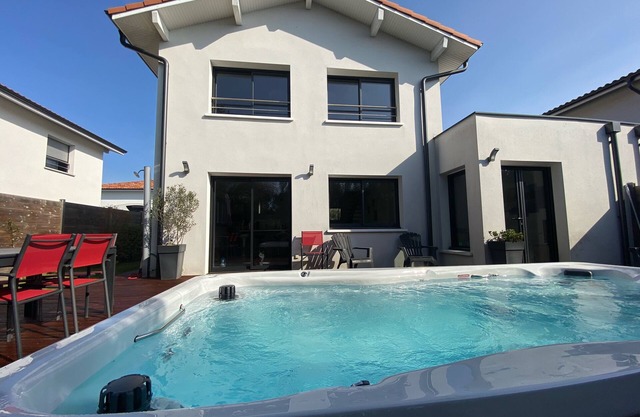 CASA NUEVA CON SPA 110 m² - 8 PERSONAS - 8 minutos de las playas.