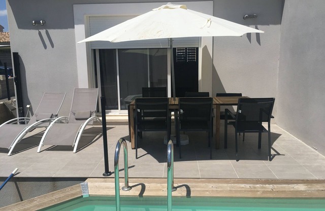 Nueva casa con piscina para alquiler de temporada en Vaunage