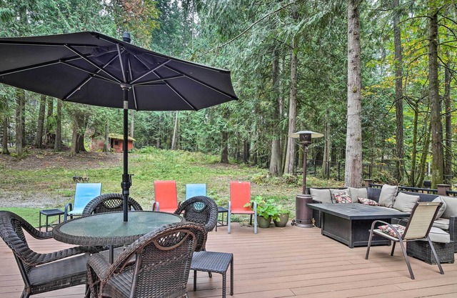 NEW! Issaquah Getaway: Backyard Oasis w/ Hot Tub!