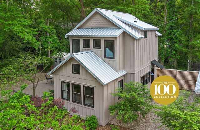 New! Juniper Presents: The Fern - A 2 Bed/1.5 Bath Townie Cottage, Walk to Beach