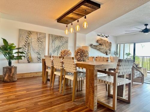 New! Key Largo Costal Villa 2 Kings Masters, Marina, Pool & Pickleball
