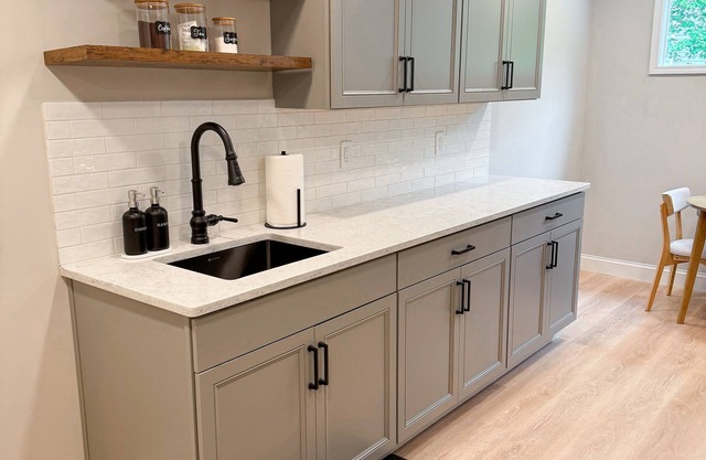 New King Size Apt, Central Location, Modern Decor 1BR 1BA