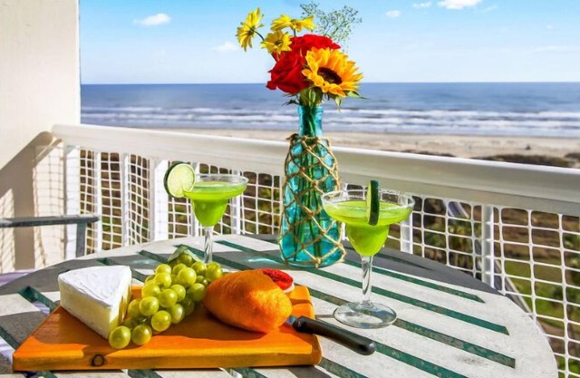 NEW LISTING! "Beachfront Sunrise" BEACHFRONT CONDO, Fun Amenities!