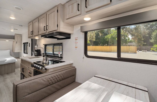 New Listing Cozy RV Getaway in Mount Dora