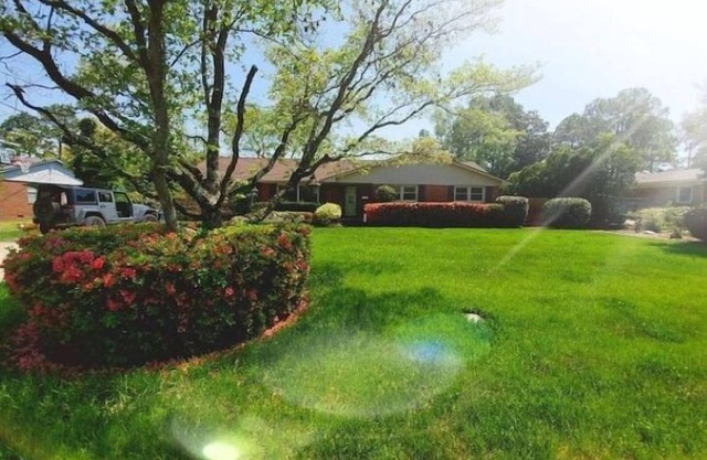 NEW LISTING- GARDEN OASIS w/ Fresh Garden access + CENTRALLY LOCATED