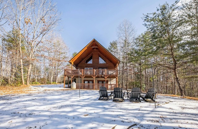 *New Listing* Log Cabin in Lake Lure ~ Hot Tub ~ Fire pit