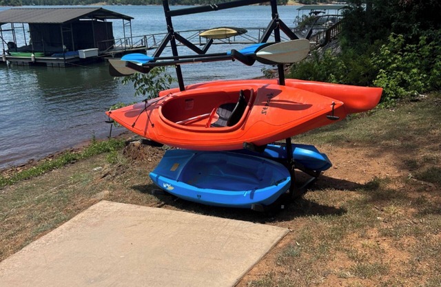 NEW LISTING Spacious 5-bedroom lakefront house in Anderson, 13 miles to Clemson