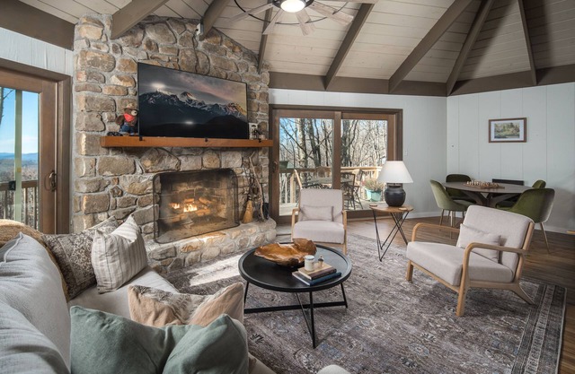 NEW Listing!! Stunning Sunset Views, 1 Mile to Resort + Fire Pit 1 King+1 Queen