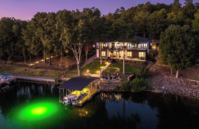 New LUX Lakefront: HotTub + Games + FirePit + Dock